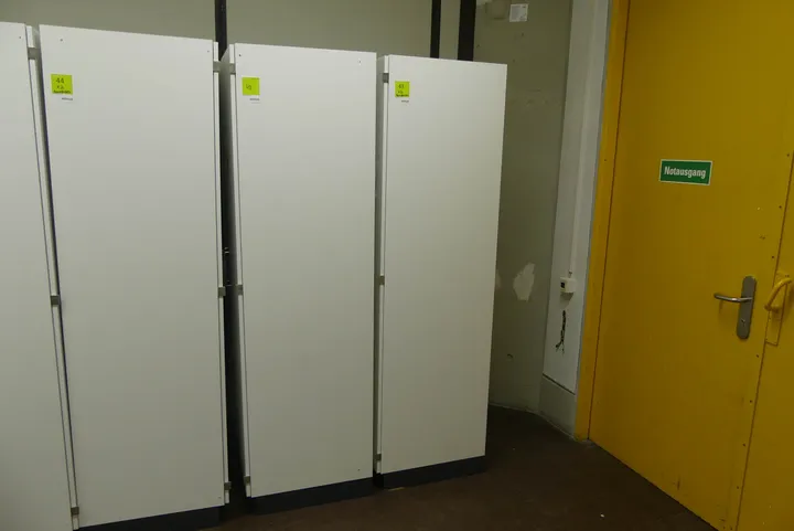 2x Schrank Maße in cm ca.: 90 x 58 x 200
